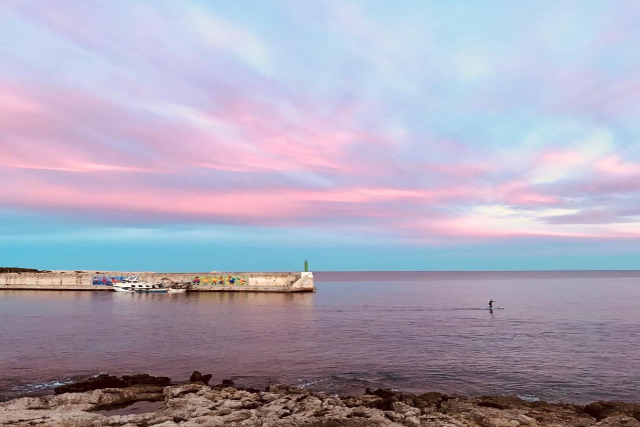 GUSTAVO AL PASSEIG MARÍTIM DE CALA RATJADA